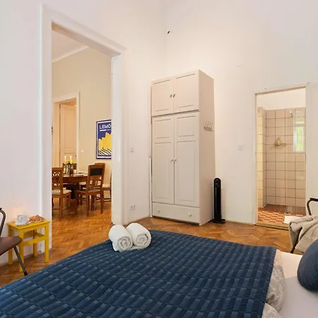 Designer 3br Loft & Mezzanine Near Synagogue Apartmán