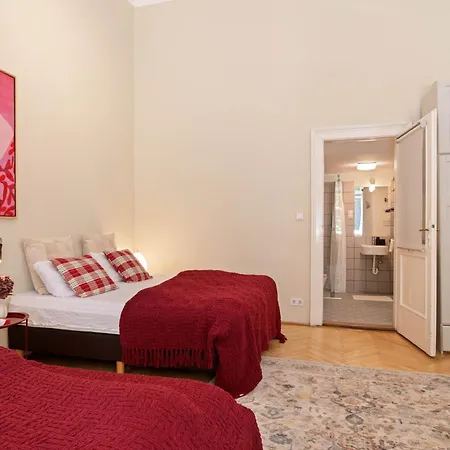 Designer 3br Loft & Mezzanine Near Synagogue Apartment *