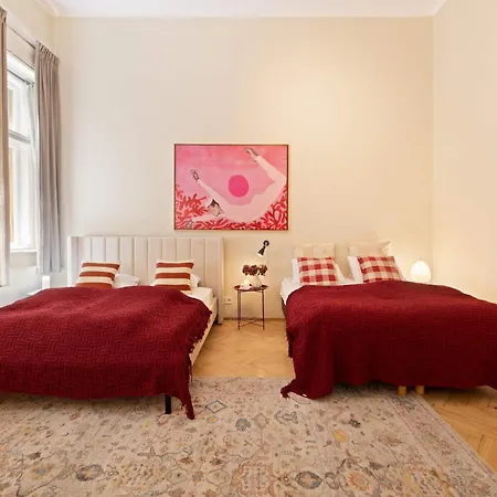 Designer 3br Loft & Mezzanine Near Synagogue Apartment *