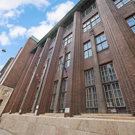 Designer 3br Loft & Mezzanine Near Synagogue Apartment